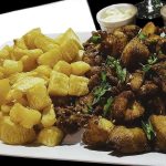 Tray with snacks of cassava and fried chicken